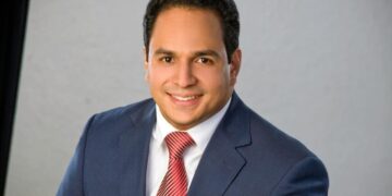 Candidato presidencial Luis Abinader designa a Manuel Conde como su representante ante JCE