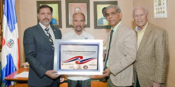 Entregan cuadro conmemorativo a la Comisión Permanente de Efemérides Patrias