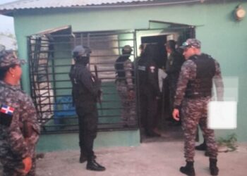 PN apresa en flagrante delito a un hombre mientras agredía físicamente a su pareja, en Bahoruco