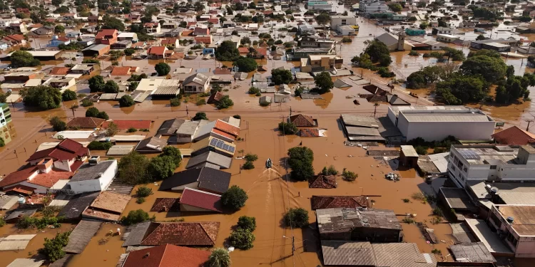 Gobierno de Lula promete 10.000 millones de dólares tras inundaciones en Brasil