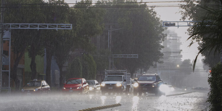 Onamet prevé aguaceros localmente moderados con tormentas eléctricas y ocasionales ráfagas de viento por vaguada
