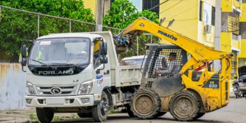 Alcaldía de Santiago realiza operativos de limpieza urbana
