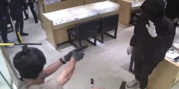 Arrestan a desconocidos que Intentaron robar joyería en Hong Kong
