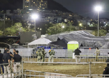 Investigan el colapso de la tarima que dejó 9 muertos en un mitin político de Máynez en México