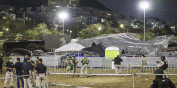 Investigan el colapso de la tarima que dejó 9 muertos en un mitin político de Máynez en México