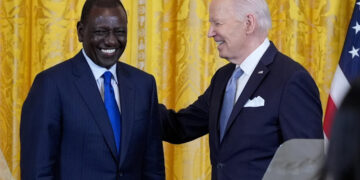 Presidente de Kenia promete acabar con las pandillas de Haití