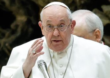 Papa Francisco lamenta suicidios y hacinamiento en las cárceles del país