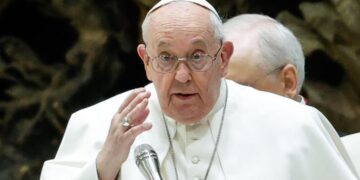 Papa Francisco lamenta suicidios y hacinamiento en las cárceles del país