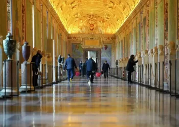 Trabajadores de los Museos Vaticanos reclaman al papa mejores condiciones laborales