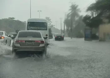 Persisten los aguaceros con tormentas eléctricas sobre el país por la incidencia de una vaguada