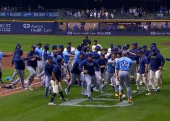 Peloteros dominicanos protagonizan pelea en la MLB