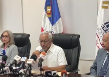 Educación anuncia aumento salarial de un 8% a todo personal docente