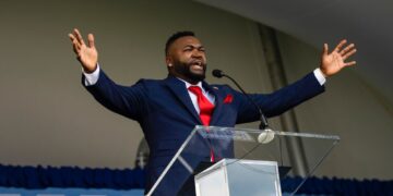 Senado de Nueva York honra al exbeisbolista David Ortiz por su labor filantrópica
