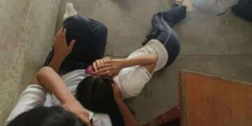 Niños tienen que refugiarse bajo butacas durante un tiroteo en México