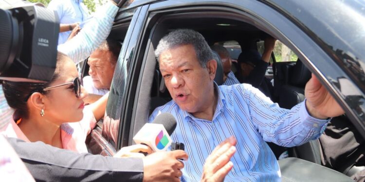 Leonel dice que Abinader dirige gobierno de “popis” e insulta a los de abajo