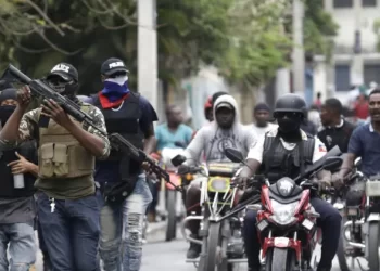 Bandas haitianas obligan a policías a abandonar sus puestos