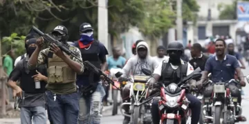 Bandas haitianas obligan a policías a abandonar sus puestos