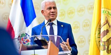 Senador Ricardo de los Santos presenta logros en debate senatorial