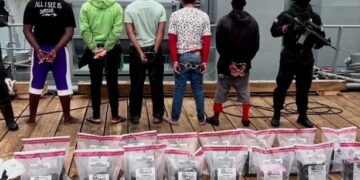 Detienen embarcaciones con 80 paquetes de cocaína y marihuana; arrestan a cinco
