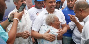 Elías Matos recibe apoyo masivo durante recorrido en Los Praditos del Distrito Nacional