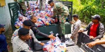 Ministro Igor Rodríguez regresa con más ayudas a Los Ciruelos y Los Rieles de San Marcos en Puerto Plata