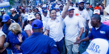 Diputado Elías Matos realiza masivo mano a mano en el sector San Carlos del DN