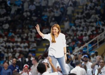 Carolina Mejía: "Por amor a SD, Guillermo senador y por amor a RD yo voto por Luis"