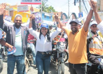 Scarlet Benzan: Luis Abinader sella triunfo en SDO con masiva caravana de cierre