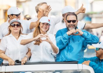 Carolina Mejía cierra campaña del PRM en Bonao y La Vega