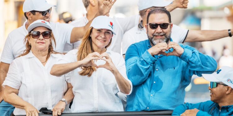 Carolina Mejía cierra campaña del PRM en Bonao y La Vega
