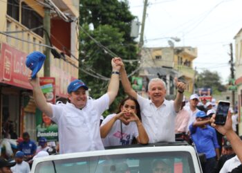 José Paliza encabeza multitudinaria marcha caravana en Santo Domingo Norte