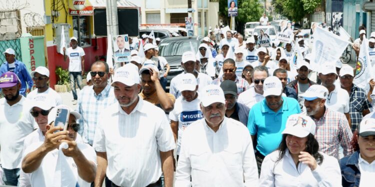 Miguel Vargas llama azuanos a votar por candidatos PRD y Alianza Opositora