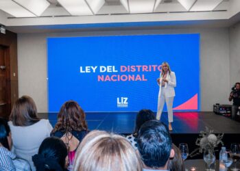 Liz Mieses presenta  oficialmente su propuesta de Ley del Distrito Nacional