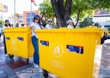 CTC y juventud JCC promueven reciclaje intercambiando plásticos por termos