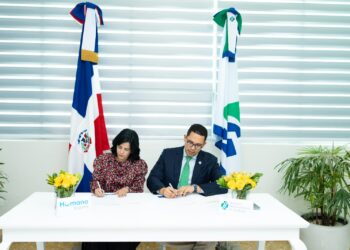 Firman convenio para cobertura de cirugías robóticas de útero y próstata