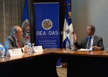 Leonel se reúne con Misión de la OEA y llama a estar vigilante a compra de cédulas