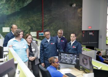 Funcionarios de EEUU conocen nueva tecnología del 911