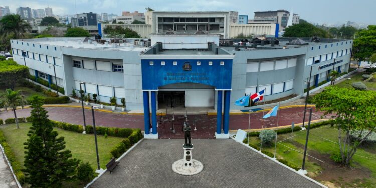 Dirección de Migración somete extranjero por estafar a una compatriota