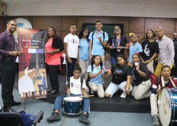 Estudiantes de la Regional 15 brillan con sus talentos en Festival Dramas en francés