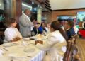 Tony Peña Guaba reunido con más de 30 legisladores