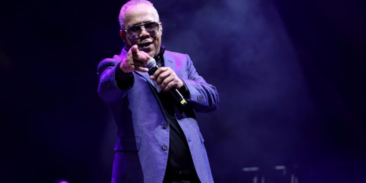 Héctor Acosta "El Torito" Deslumbra en San Juan: Un Concierto Emotivo en el Coca Cola Music Hall