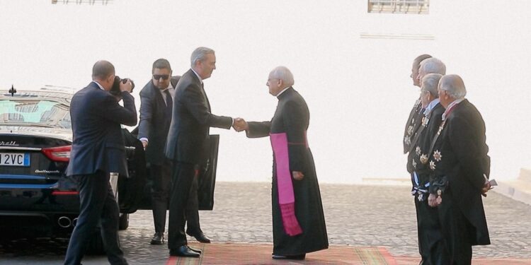 Presidente Abinader llega a la sede del Vaticano para su audiencia privada con el Papa Francisco