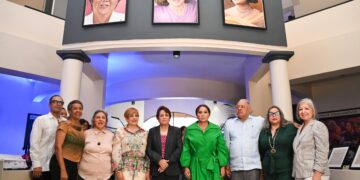 Ministerio de la Mujer devela los retratos de Abigail Mejía, Gladys Gutiérrez y Magaly Pineda en la Galería de la Mujer Dominicana “María Trinidad Sánchez”