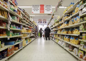 Niño de once años roba más de 6 mil euros de la caja de un supermercado en Italia