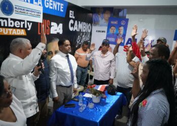 Continúa éxodo de dirigentes de la oposición; pasan al PRM miembros dirección media Fuerza del Pueblo en Palmarejo