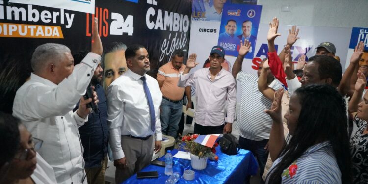 Continúa éxodo de dirigentes de la oposición; pasan al PRM miembros dirección media Fuerza del Pueblo en Palmarejo