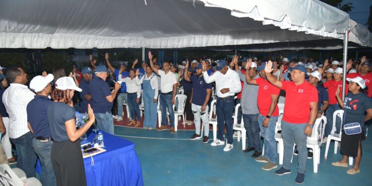 Movimiento "Luis en Primera" juramenta 153 primeros votantes en ciudad Juan Bosch