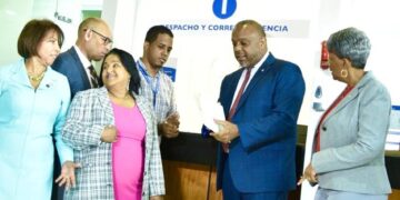 PLD deposita ante fiscal de delitos electorales pruebas de pensiones otorgadas por el gobierno de forma fraudulentas