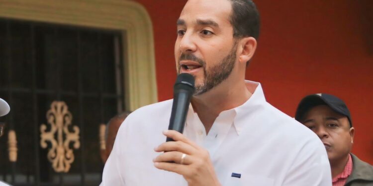 Joel Díaz solicita al ministro del Mescyt investigar denuncias de estudiantes de odontología de UTESA Santiago