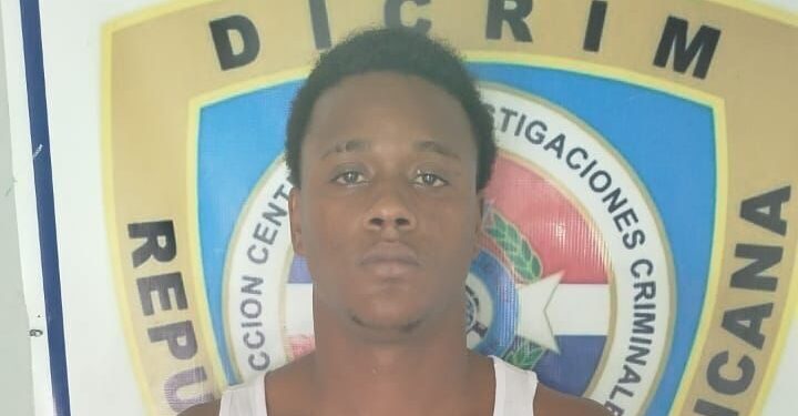 Policía apresa dos de cuatro hombres por asalto a mano armada en Guaricanos